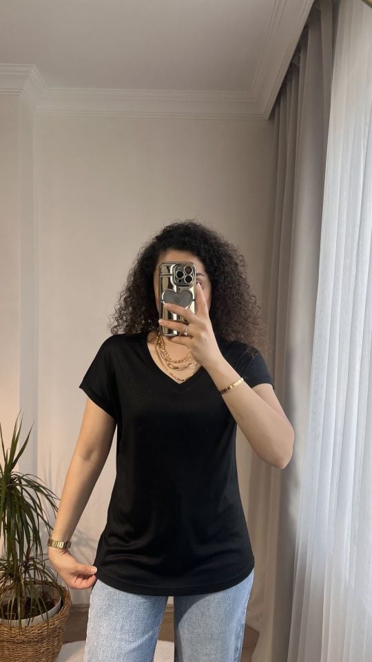 V Yaka Siyah Tshirt