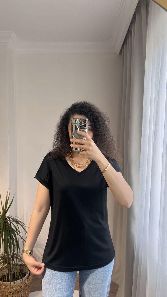 V Yaka Siyah Tshirt